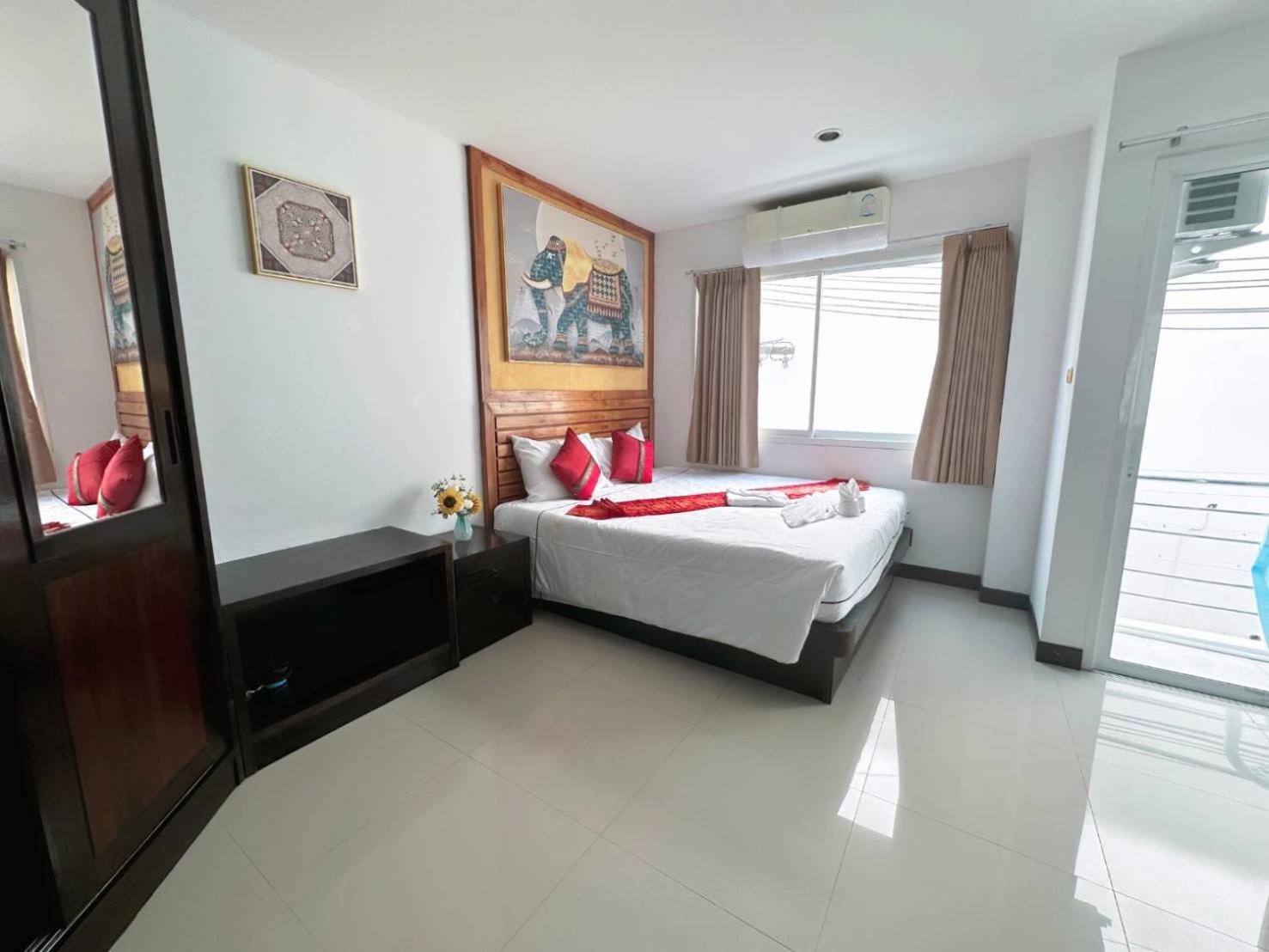 Abby'S House Hotel Patong Exterior photo