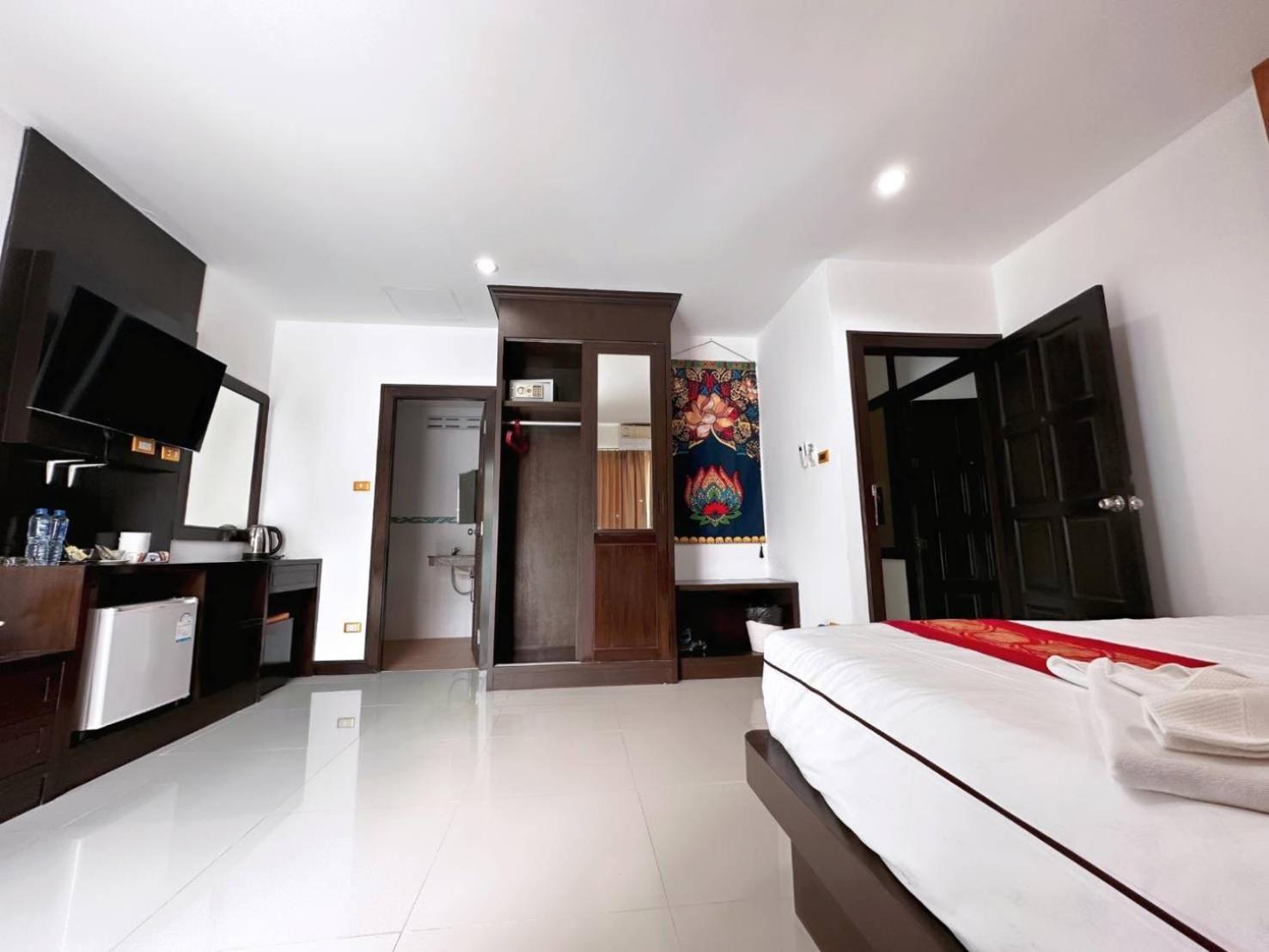 Abby'S House Hotel Patong Exterior photo